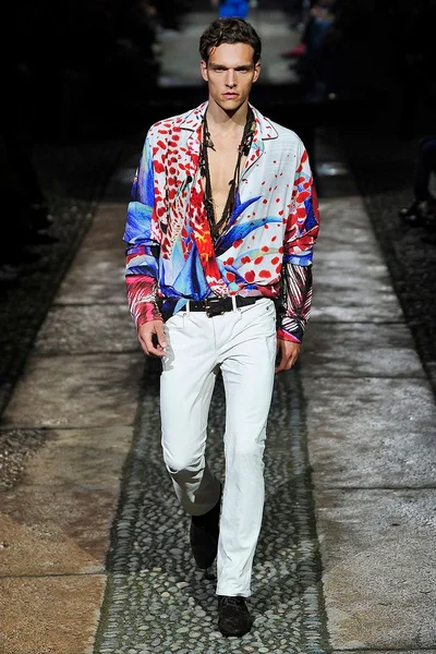 Look 30